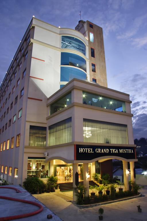 Hotel Grand Tiga Mustika Balikpapan  Exterior foto