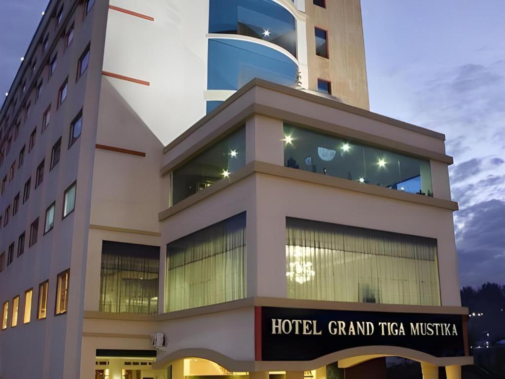 Grand Tiga Mustika Hotel Balikpapan  Exterior foto